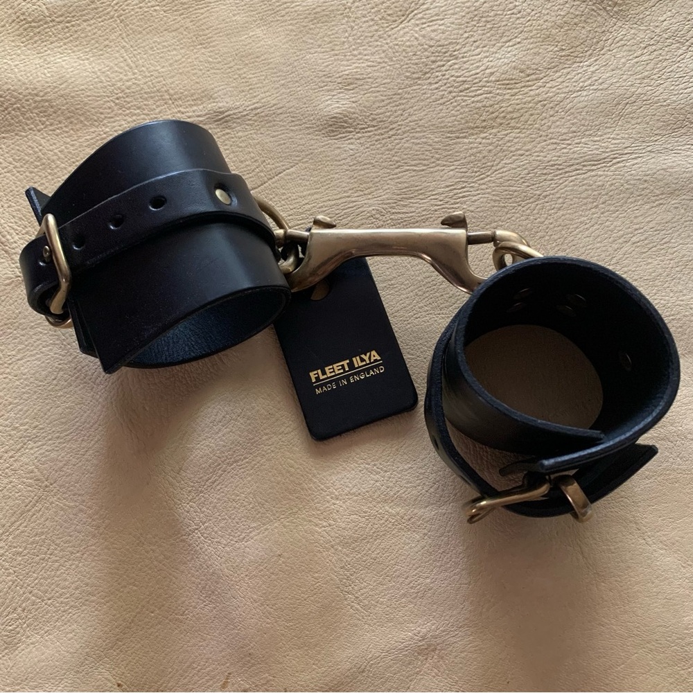 Fleet Ilya Classic Cuffs Black Leather Gold Brass